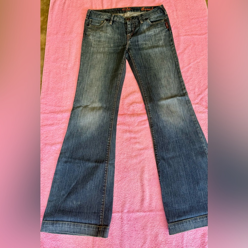 Silver jeans vintage low rise wide leg size 29 with an inseam of 31 1/2 inches